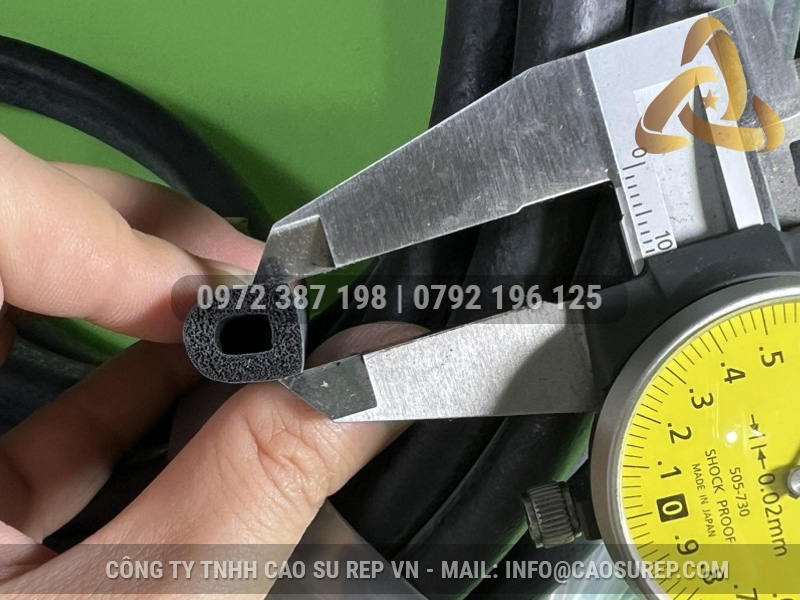 Ron cao su xốp chữ D 10x12x3