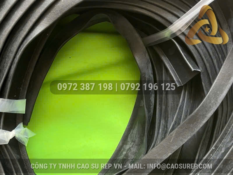 Ron cao su chữ U 40x19.2x4.6