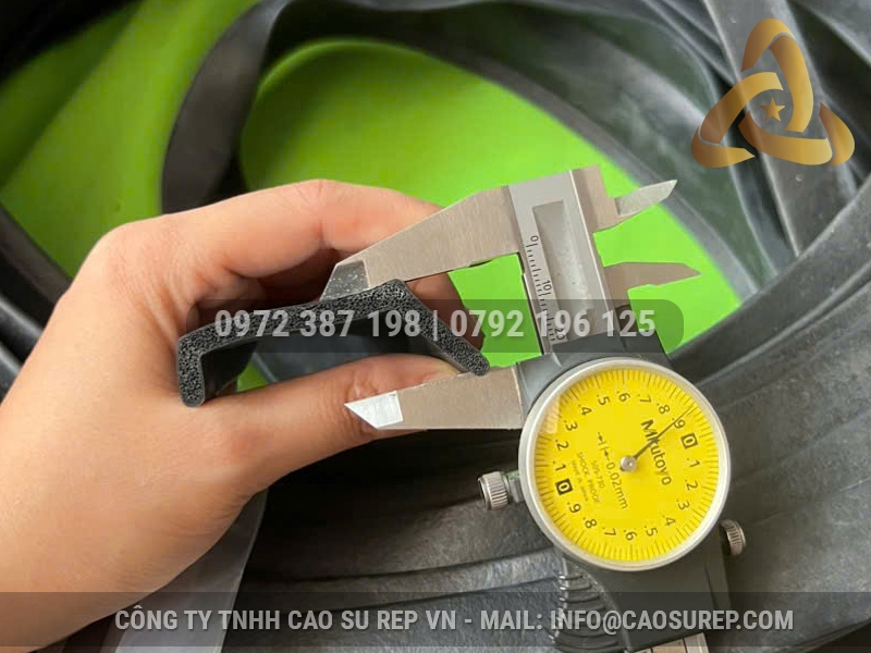 Ron cao su chữ U 40x19.2x4.6