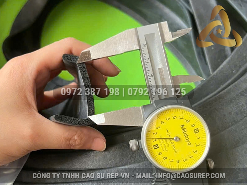 Ron cao su chữ U 40x19.2x4.6