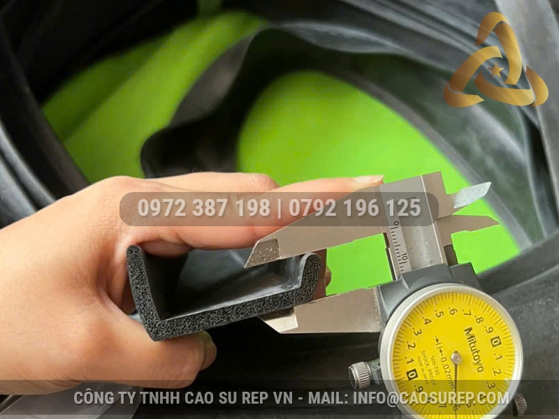 Ron cao su chữ U 40x19.2x4.6
